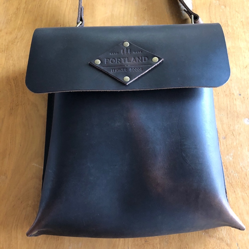 Portland Leather Crossbody Messenger Bag